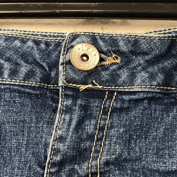 L.E.I Ashley Lowrise Denim Shorts Y2K Button Flap Pockets Sz. 11 Blue Jean Short - Picture 5 of 9